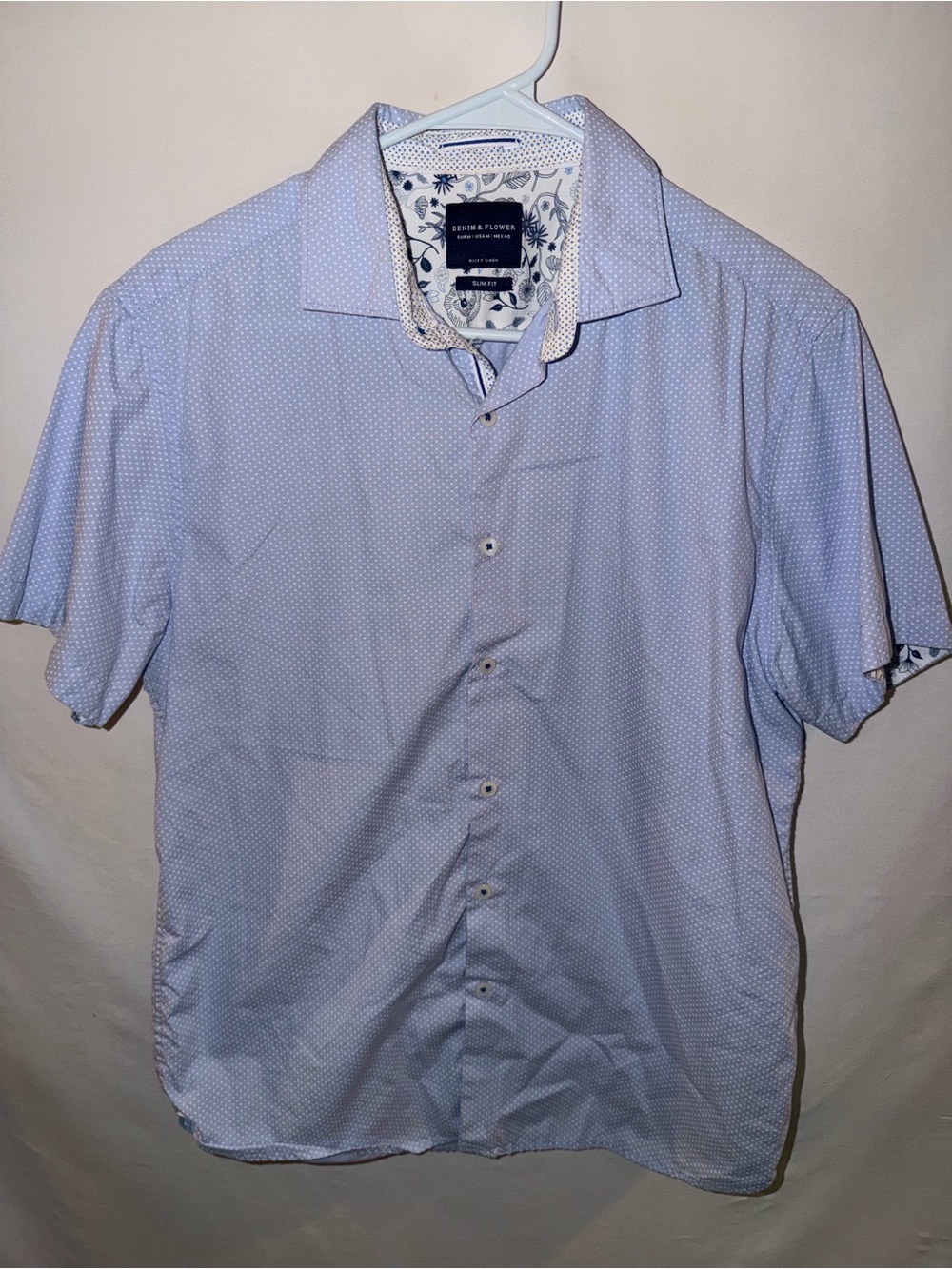 Denim & Flower Light Blue Short-Sleeve Button-Down Shirt with Subtle Dot Pattern